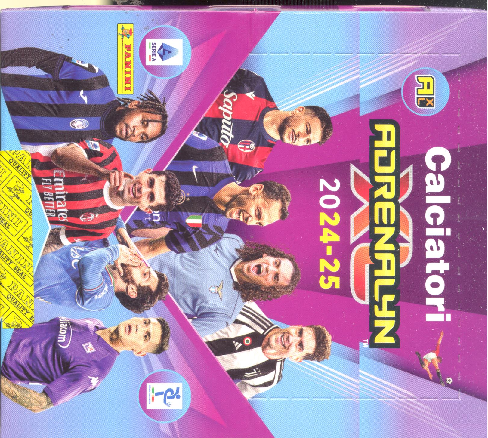Box delle card Panini Calciatori Adrenalyn XL 2024-25 con giocatori di Serie A